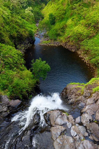 Wasserfall an der maurischen Nordküste — Stockfoto