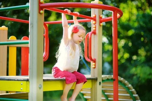 Menina no parque infantil — Fotografia de Stock