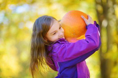 Kabak ile küçük kız