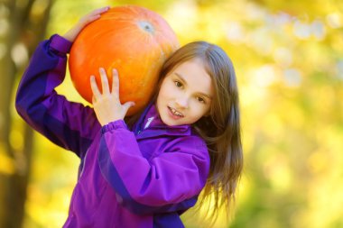 Kabak ile küçük kız