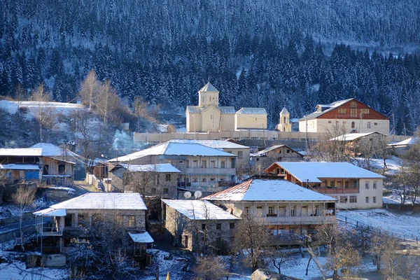 Pueblo medieval de Mestia en Georgia — Foto de Stock