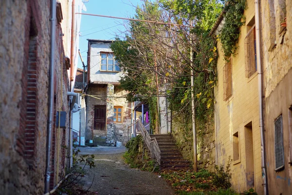 Old narrow street of Kutaisi — Stock Photo, Image