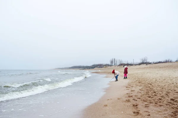 Cute little sisters at winter beach — Stock Photo, Image