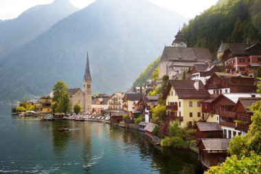 Avusturya Alplerinde kasabada Hallstatt lakeside