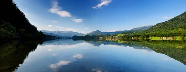 Lago Hallstatt na Áustria — Fotografia de Stock