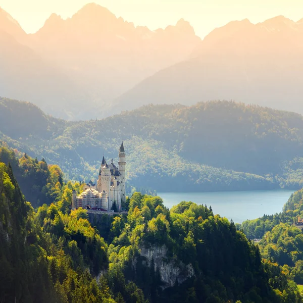 Híres neuschwanstein kastély — Stock Fotó