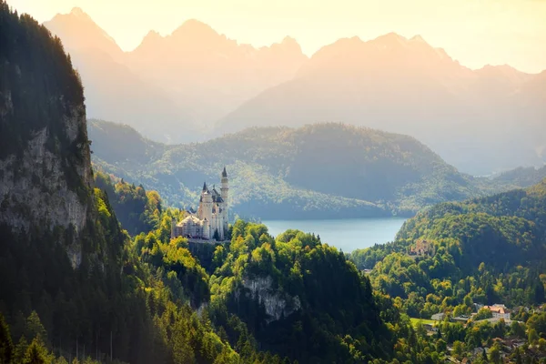 Castelo de Neuschwanstein famoso — Fotografia de Stock