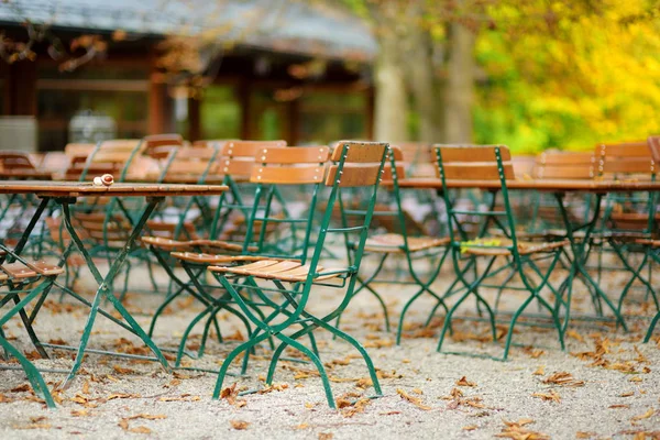 Lege buiten café — Stockfoto