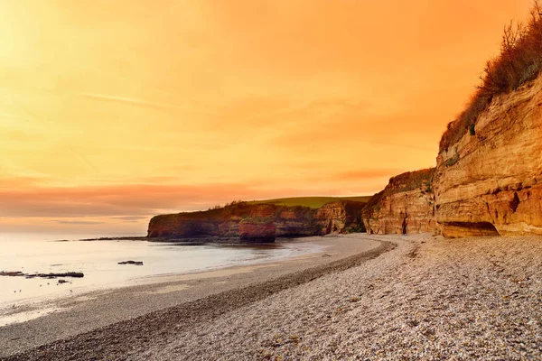 Вражаючі червоний пісковики Ladram bay — стокове фото