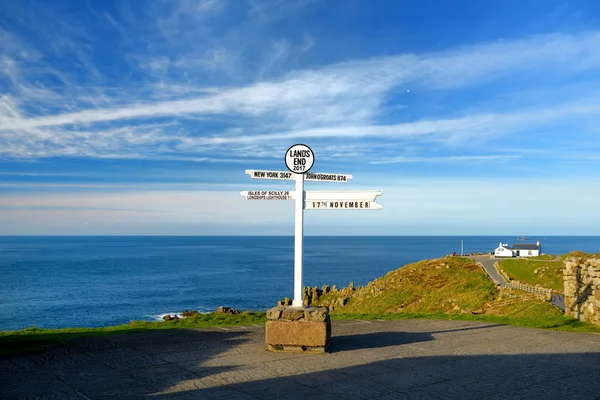 Afstand wegwijzer op Land's End — Stockfoto