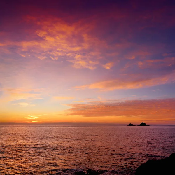 Hermosa puesta de sol sobre Porth Nanven — Foto de Stock