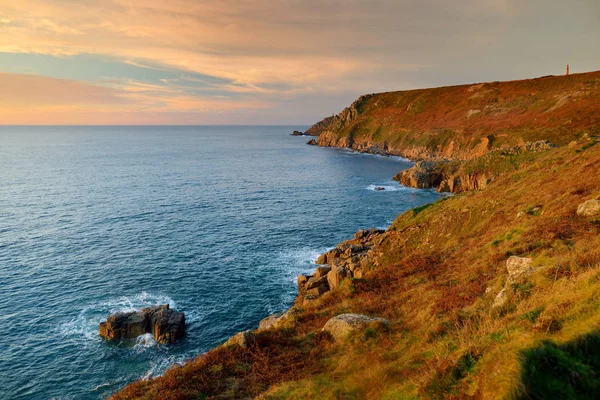 Schilderachtige ruige Cornish kustlijn — Stockfoto