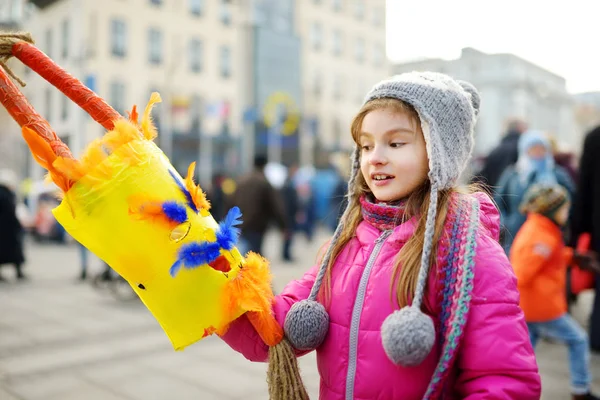 Sevimli Küçük Kız Uzgavenes Bir Litvanyalı Yıllık Halk Festivali Yer — Stok fotoğraf