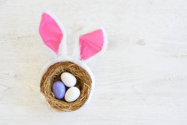 Üç renkli Paskalya yumurta ile iç içe