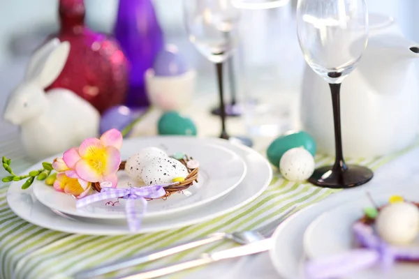 Piękne nakrycie stołu na Wielkanoc — Zdjęcie stockowe
