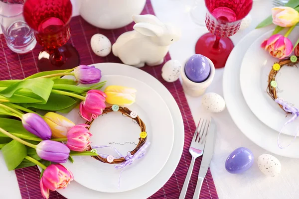 Piękne nakrycie stołu na Wielkanoc — Zdjęcie stockowe