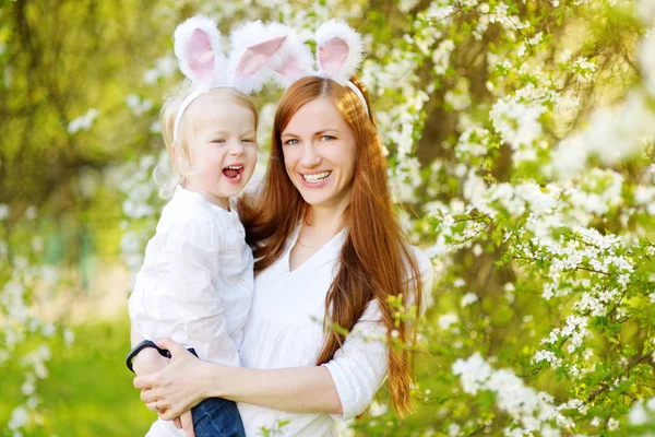 Mother and daughter wearing bunny ears — Stock Photo, Image