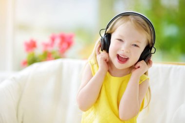 küçük kız müzik