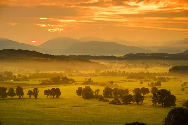 Дивовижний Ранковий Пейзаж Маленького Баварського Села — стокове фото