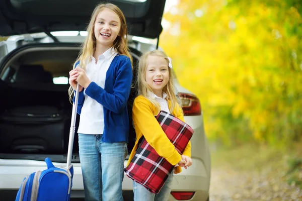 Two Adorable Girls Packing Suitcases Car — Stock Photo, Image