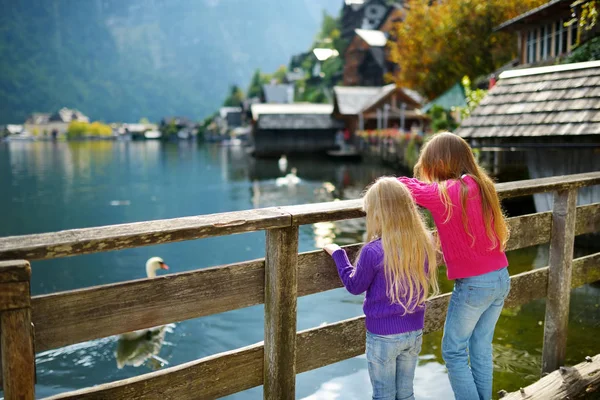 Two Little Girls Enjoying Scenic View Hallstatt Lakeside Town Austrian — Stock Photo, Image