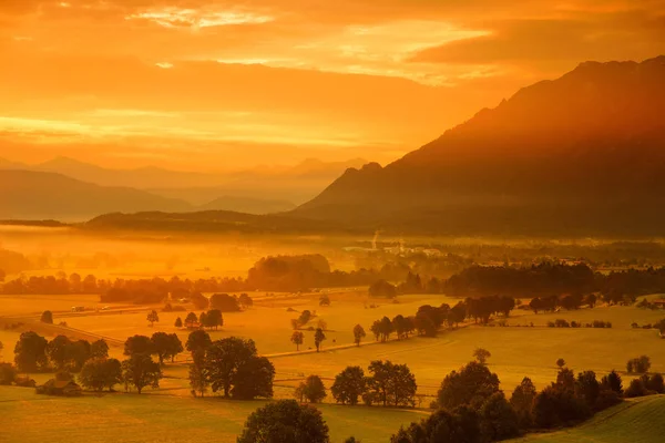 Paisagem Matinal Tirar Fôlego Uma Pequena Aldeia Bávara — Fotografia de Stock