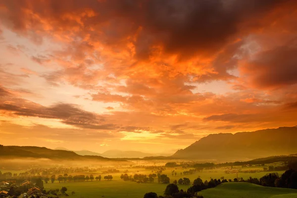 Vista Panorámica Los Alpes Bávaros Amanecer Con Majestuosas Montañas Fondo — Foto de Stock