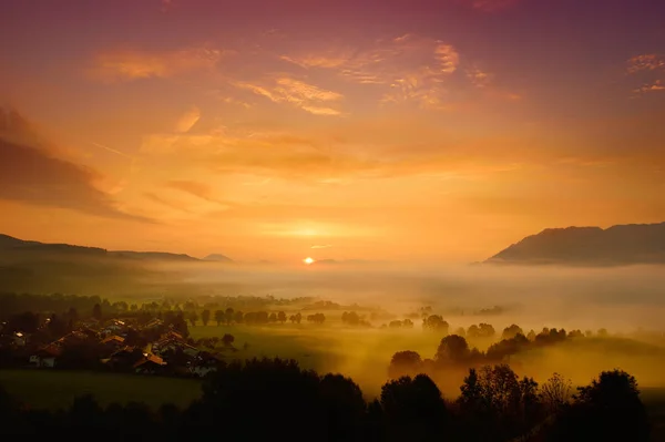 Vista Panorámica Los Alpes Bávaros Amanecer Con Majestuosas Montañas Fondo — Foto de Stock