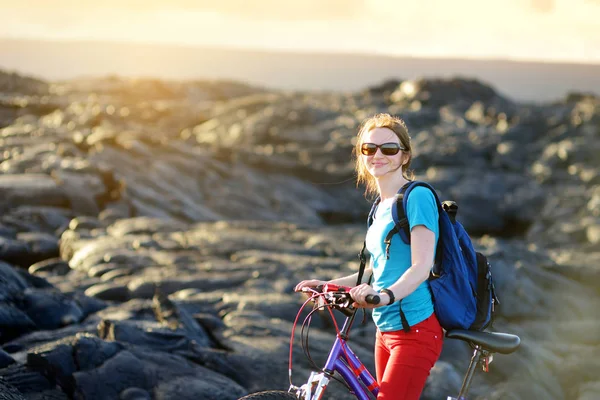 Young Tourist Cycling Lava Field Hawaii — Stock Photo, Image