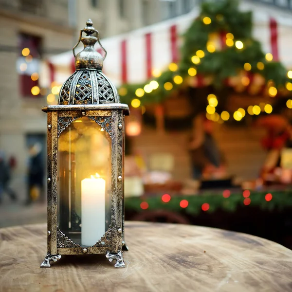 Laterne Als Dekoration Eines Holztisches Auf Dem Weihnachtsmarkt Riga Lettland — Stockfoto