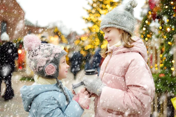 Two Adorable Sisters Drinking Hot Chocolate Traditional Christmas Fair Riga — Stock Photo, Image