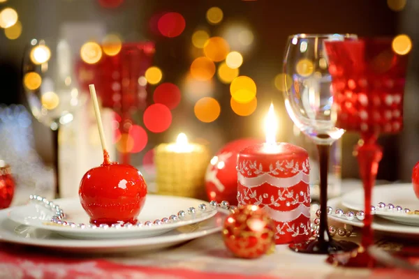 Vacker Dukning För Julfest Eller Nyårsfirande Hemma Mysigt Rum Med Royaltyfria Stockbilder