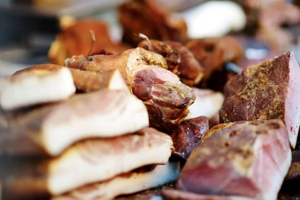 Выбор Разнообразного Домашнего Мяса Вяленого Мяса Колбас Фермерском Рынке Вильнюсе — стоковое фото