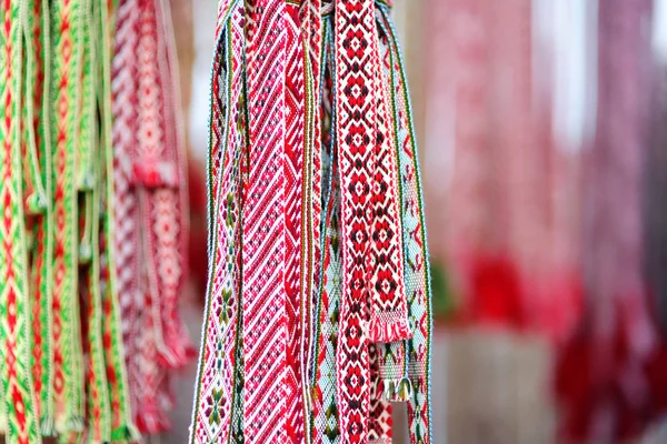 一个传统的色彩艳丽的立陶宛编织的细节 在立陶宛维尔纽斯举行的传统复活节展销会上 作为立陶宛民族服装的一部分 编织腰带 — 图库照片
