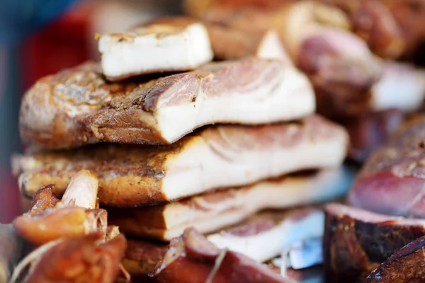 Выбор Разнообразного Домашнего Мяса Вяленого Мяса Колбас Фермерском Рынке Вильнюсе — стоковое фото