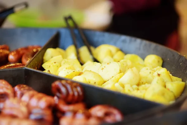 Patatas Fritas Tradicionales Que Cocinan Mercado Primavera Vilna Lituania Variedad — Foto de Stock