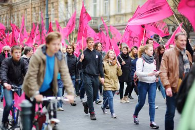 Vilnius, Litvanya - 9 Nisan 2016: Vilnius Üniversitesi Fizik Fakültesi tarafından düzenlenen mizahi bir etkinlik olan Fizikçiler Günü 'ne (Fidi) katılan insanlar