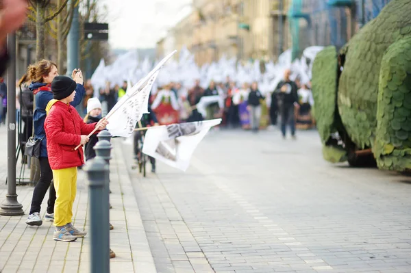 VILNIUS, LITHUANIA - APRIL 1, 2017: People participating in Physicists Day (FiDi), a humorous event organized annually by The Faculty of Physics of Vilnius University — 스톡 사진