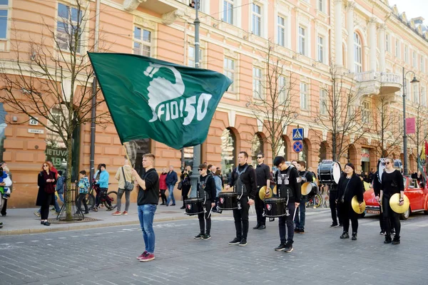 VILNIUS, LITHUANIA - APRIL 7, 2018: People participating in Physicists Day (FiDi), a humorous event organized annually by The Faculty of Physics of Vilnius University — 스톡 사진