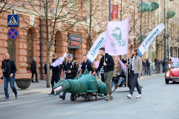 Vilnius Lithuania April 2019 Personer Som Deltar Fysikerdagen Fidi Humoristisk – stockfoto