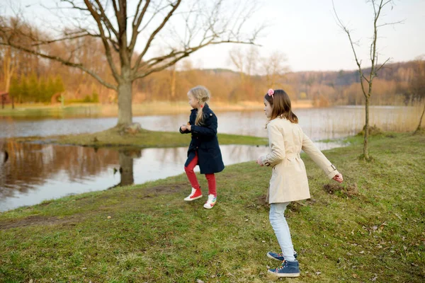 Two Cute Young Sisters Having Fun River Warm Spring Day — Stock Photo, Image