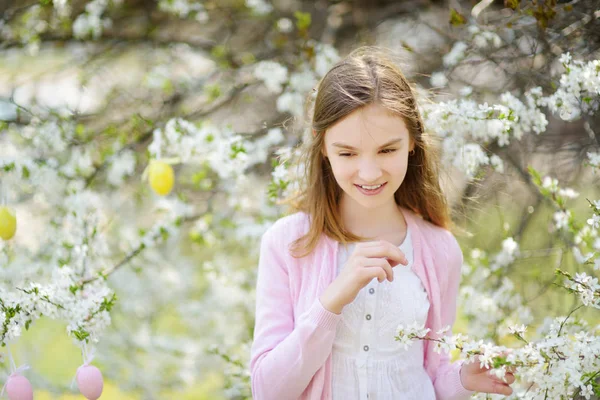 Adorable Young Girl Having Fun Blooming Cherry Garden Beautiful Spring — Stock Photo, Image