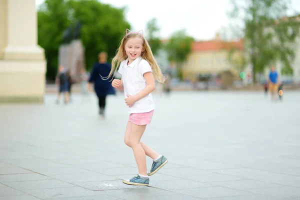 Cute Young Girl Sightseeing Streets Vilnius Lithuania Warm Sunny Summer — Stock Photo, Image