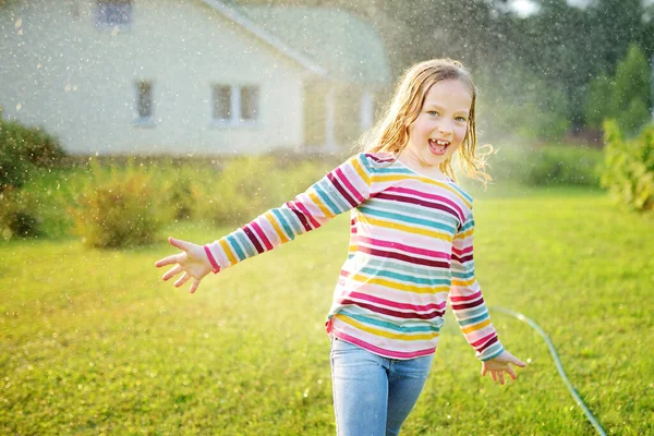 Adorable Young Girl Playing Sprinkler Backyard Sunny Summer Day Cute — Stock Photo, Image