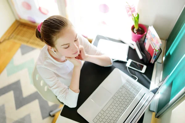 Preteen Schoolgirl Doing Her Homework Laptop Computer Home Child Using — Stock Photo, Image