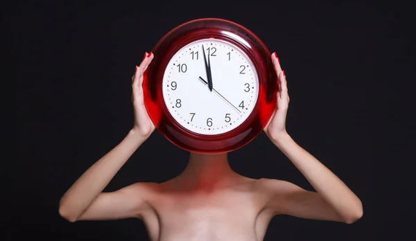 Woman holding a clock instead of a head. — Stock Photo, Image