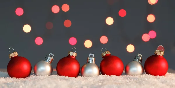 Palle di Natale su sfondo astratto — Foto Stock