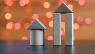 Parlak bir arka plan üzerinde model ev. 