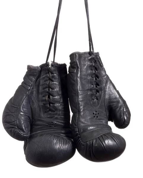 Guantes de boxeo negros sobre fondo blanco aislado . —  Fotos de Stock