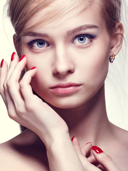 Blonde woman with delicate make-up. — Stock Photo, Image